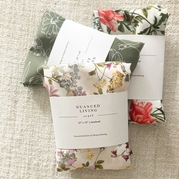 NWT Handmade Floral 18” x 18” Scarf L1045 - Picture 5 of 9